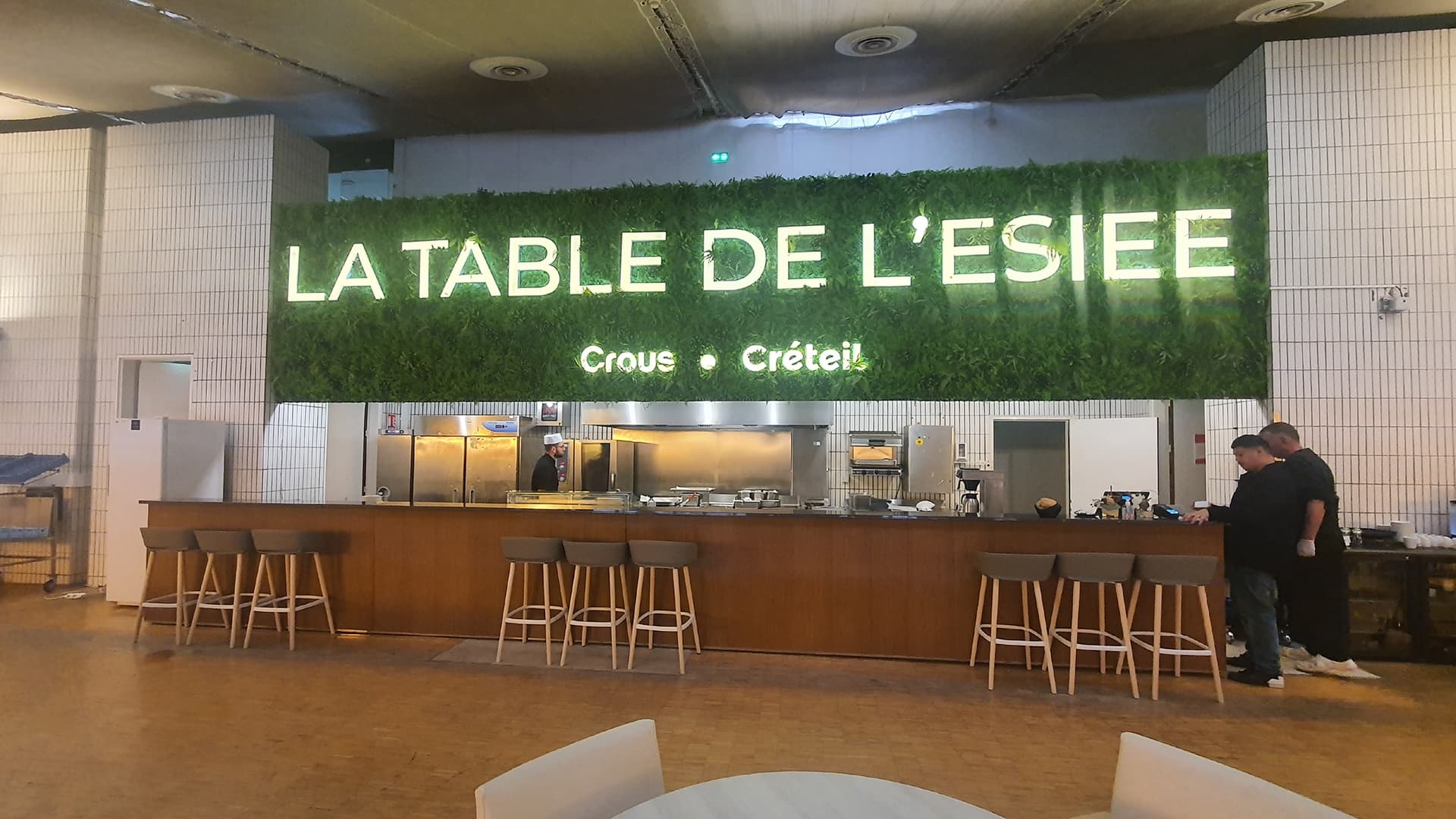 La table de l'esiee